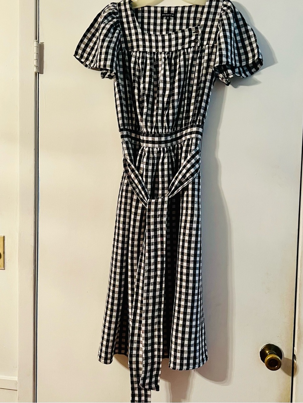 Who What Wear Black & White Gingham Midi Dress with Puff Sleeves